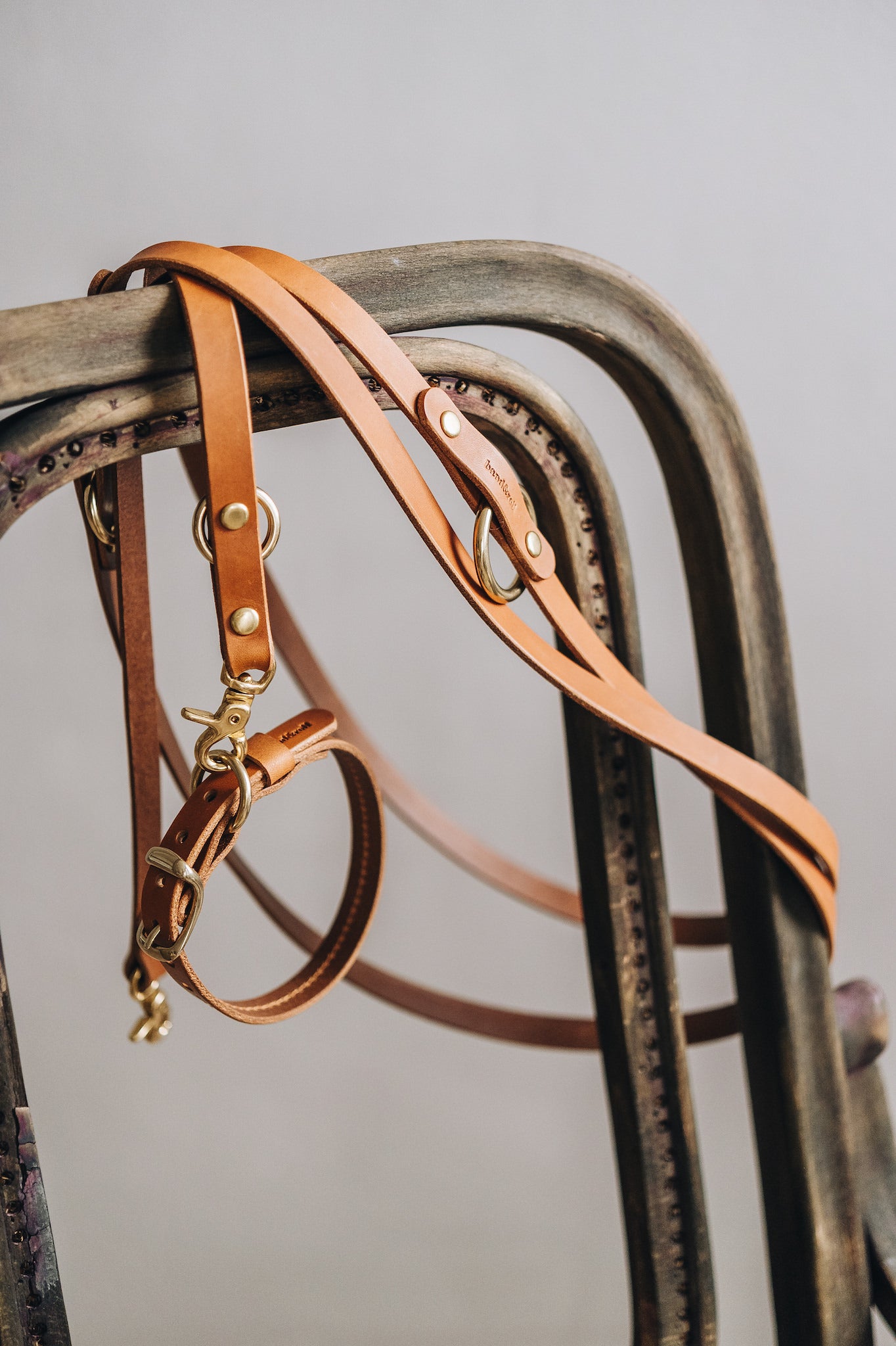 《Lasso Air》《小型犬用》《イタリア製フルグレインレザーの肩掛けリーシュ》