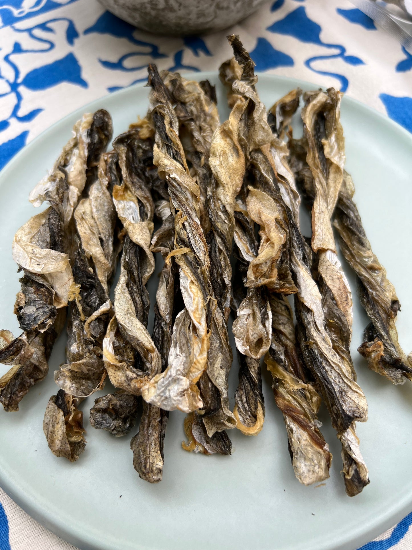 《無添加&アップサイクル》《スケトウダラのネジネジトリーツ》