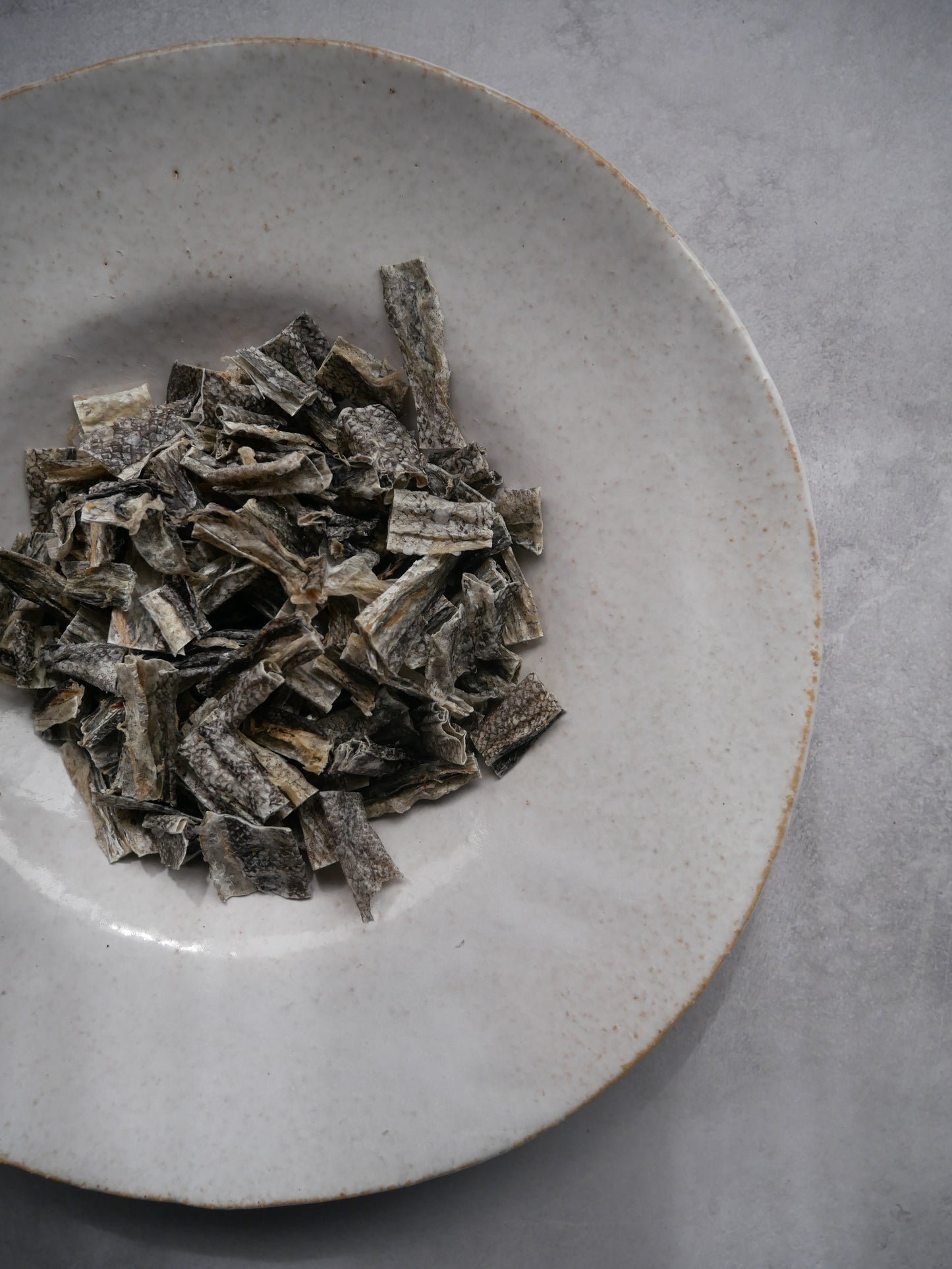 《無添加＆アップサイクル》《スケトウダラのひとくちトリーツ》　　