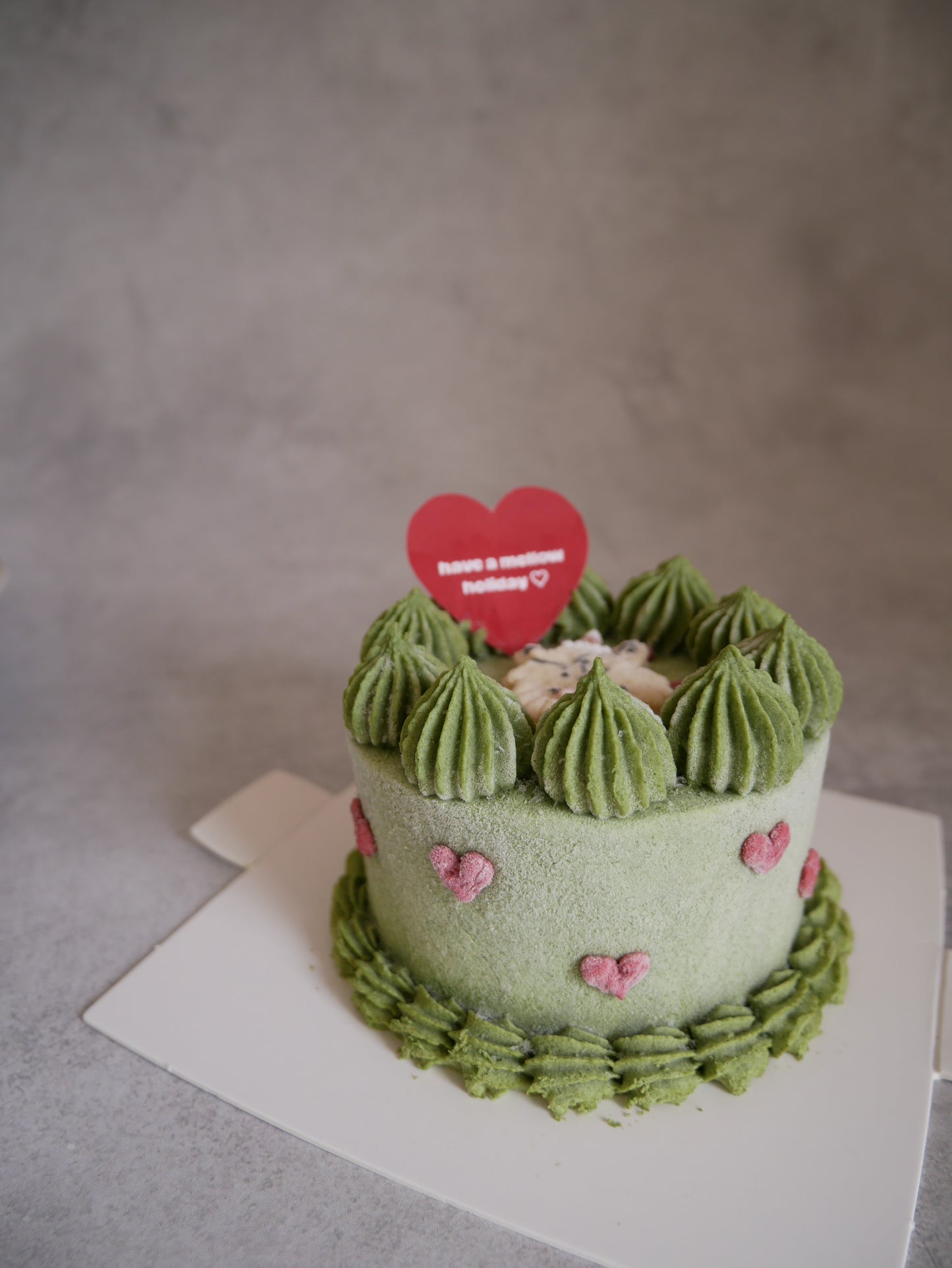 《have a mellow holiday cake 》