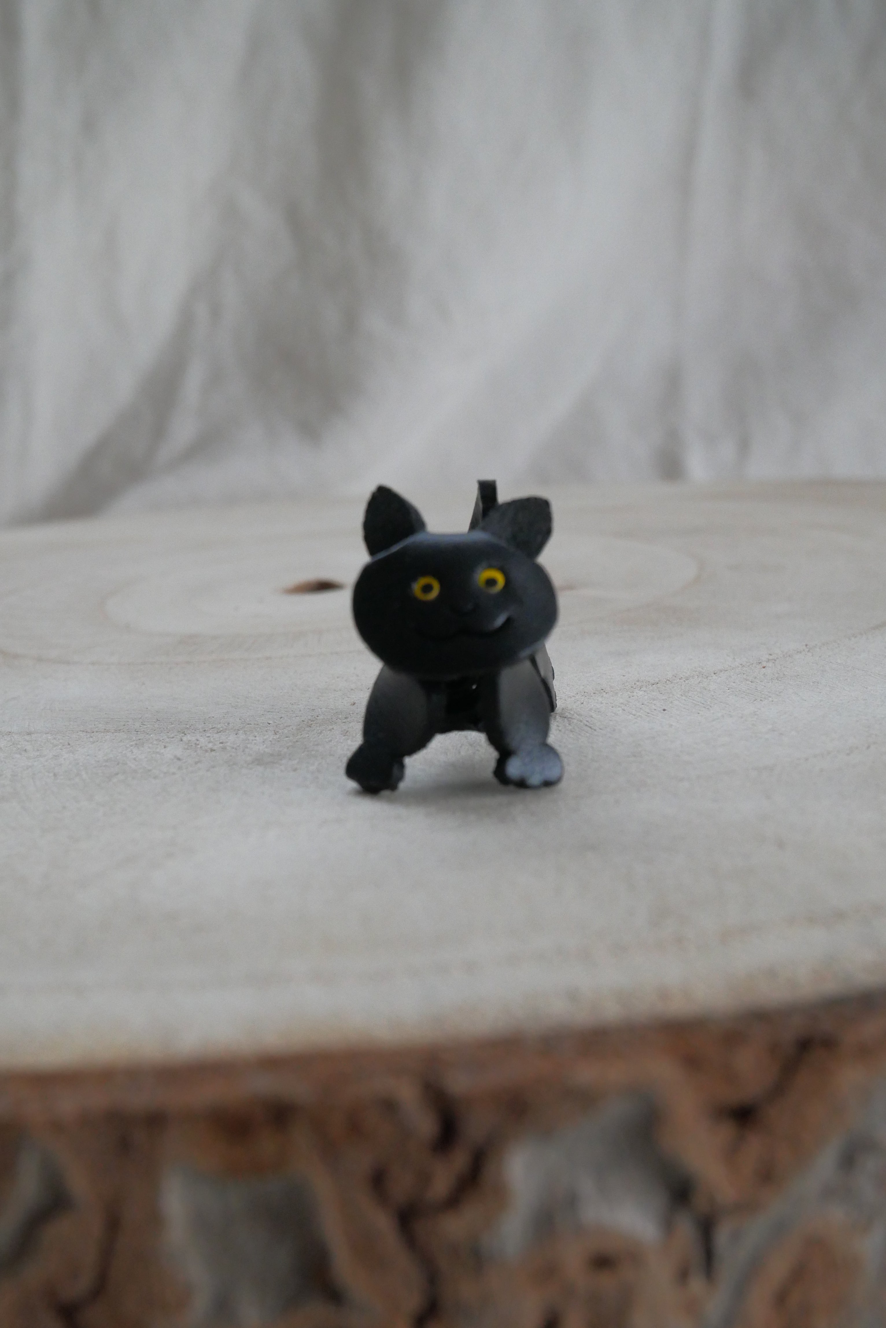 《一点もの》《ハンドメイド》《一枚革で丁寧に作られた》《猫ちゃんのキーホルダー》